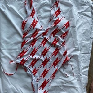 CUPSHE Red and White Thunderbolt Onepiece Swimsuit